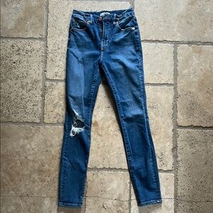 Good American Blue Skinny Jeans with Distressed Details